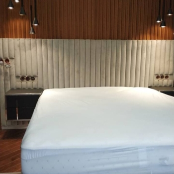 Кровать из лак фанеры «Podium» + мягкие панели и деревянные рейки