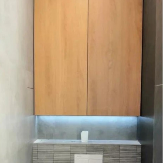 Шкаф над инсталяцией с подсветкой ЛДСП