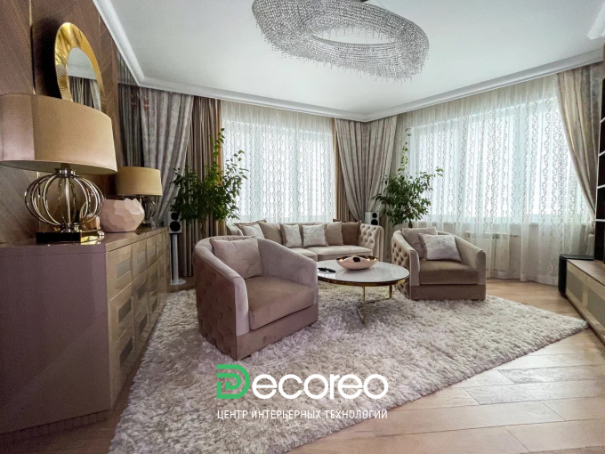 Гостиная в современном интерьере с ретро-шиком и классическими элементами