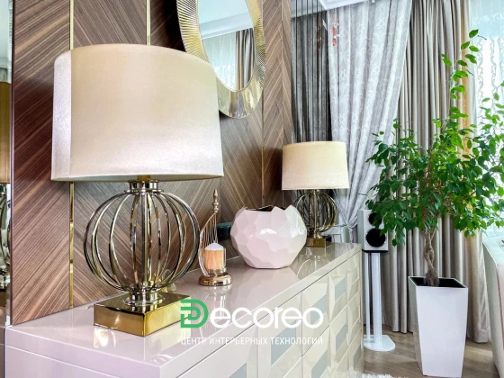 Гостиная в современном интерьере с ретро-шиком и классическими элементами