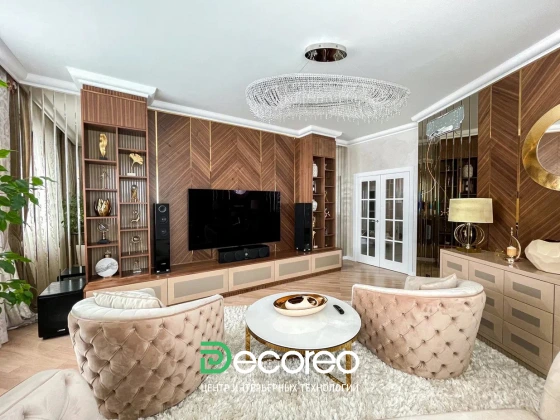 Гостиная в современном интерьере с ретро-шиком и классическими элементами