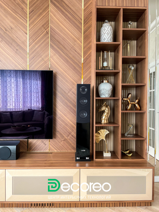 Гостиная в современном интерьере с ретро-шиком и классическими элементами