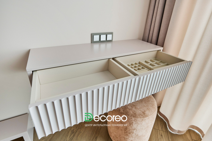 Корпусная мебель на заказ в Москве для дизайнера: как мы создали яркий интерьер в ЖК «RiverSky» без переплат