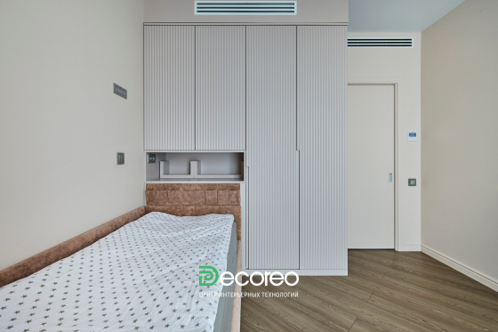 Корпусная мебель на заказ в Москве для дизайнера: как мы создали яркий интерьер в ЖК "RiverSky" без переплат