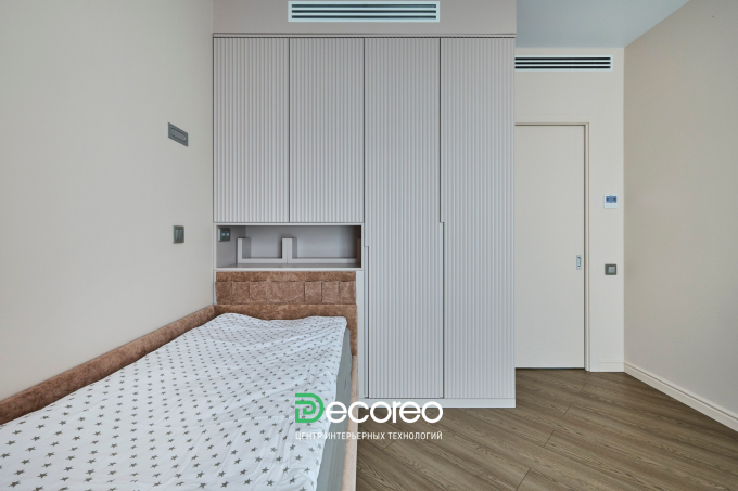 Корпусная мебель на заказ в Москве для дизайнера: как мы создали яркий интерьер в ЖК «RiverSky» без переплат